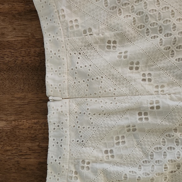 NWOT BCBG MAXAZRIA Eyelet Lace Short - Size Small - Picture 5 of 13